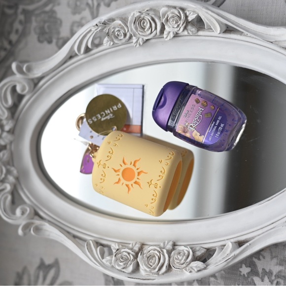 Bath & Body Works X Disney Princess Rapunzel Lantern Light Up Pocketbac Set- NWT - Picture 3 of 7